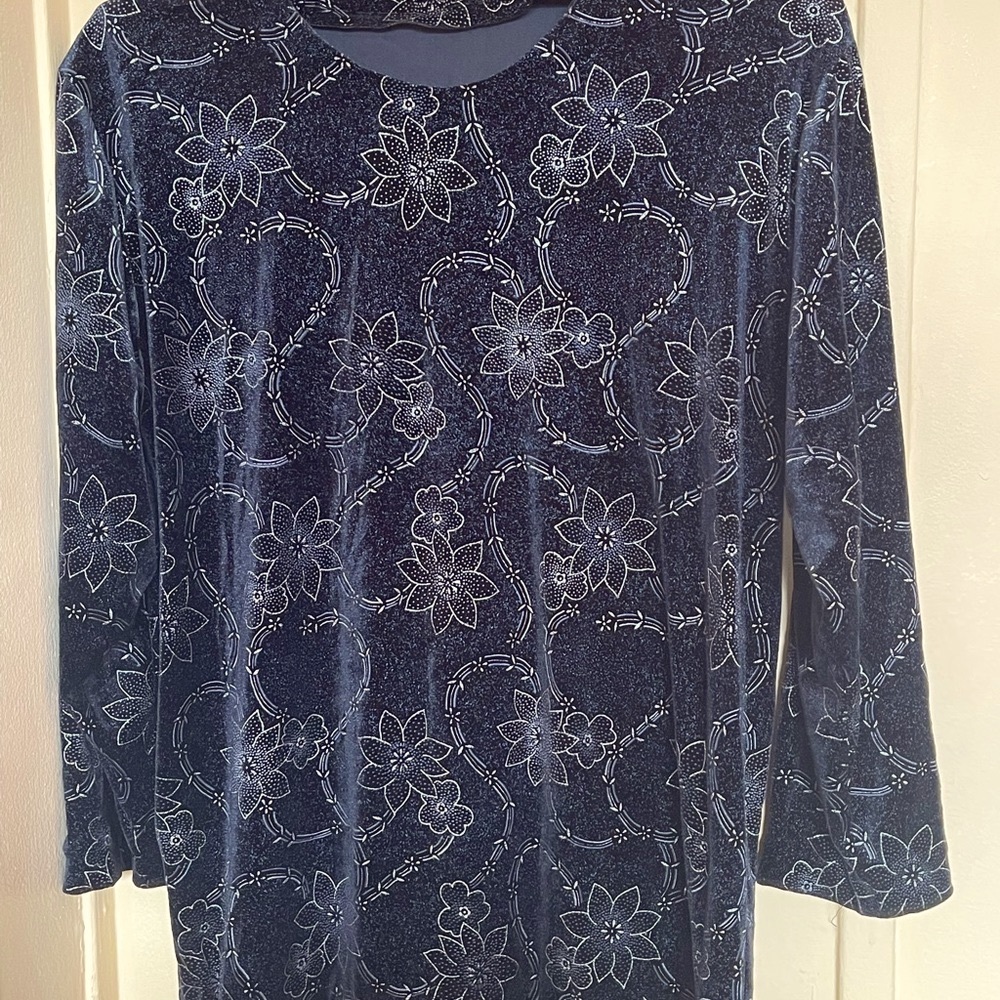 Women black shirt